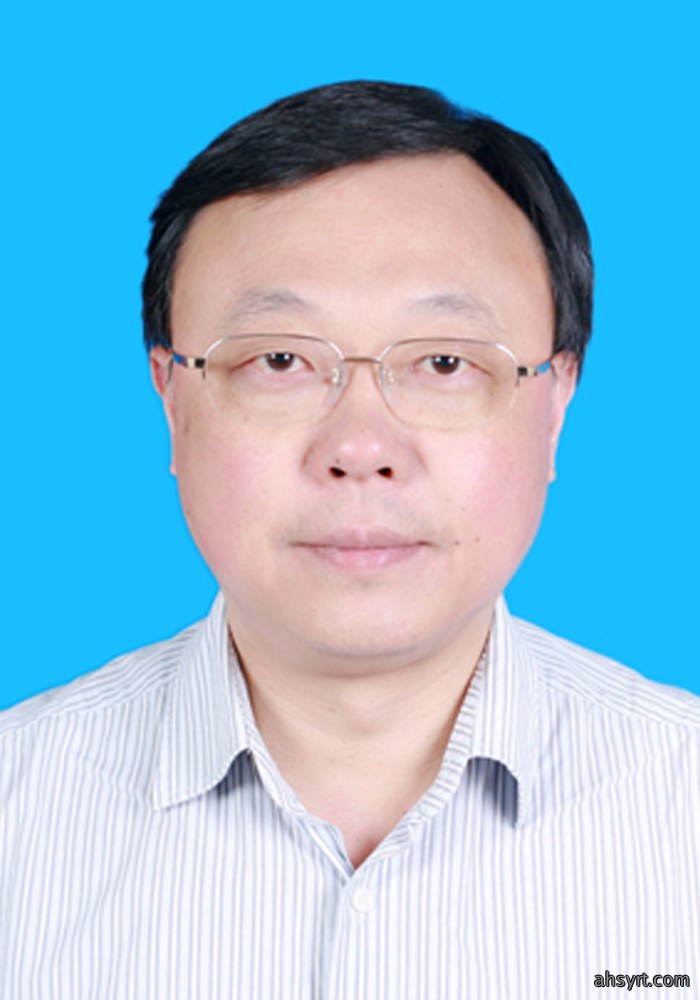 李学伟，四川农业大学教授、博导，猪遗传育种专家